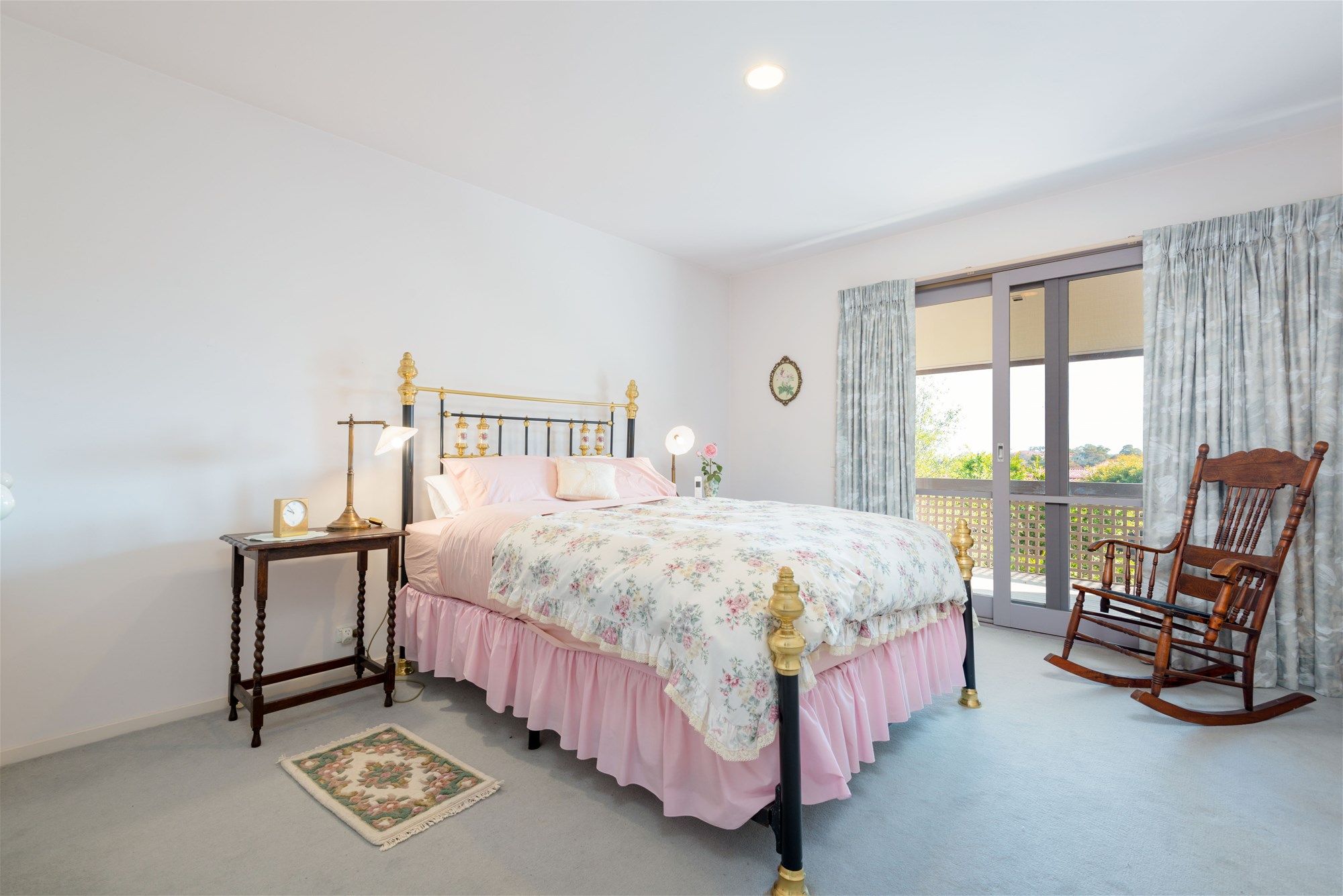 “Modern and Spacious Home for 8