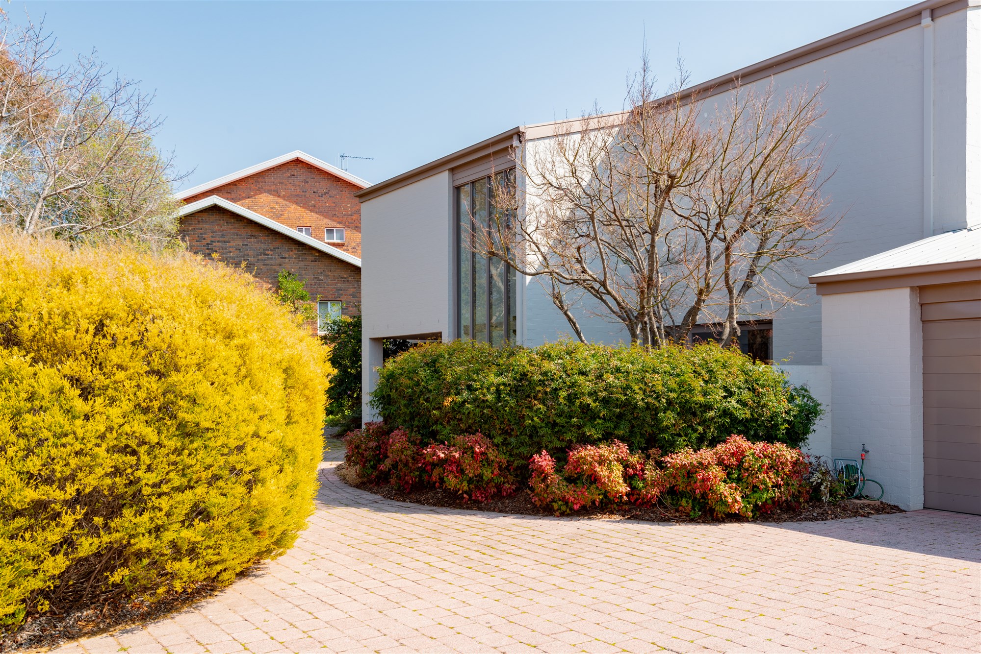 “Modern and Spacious Home for 11