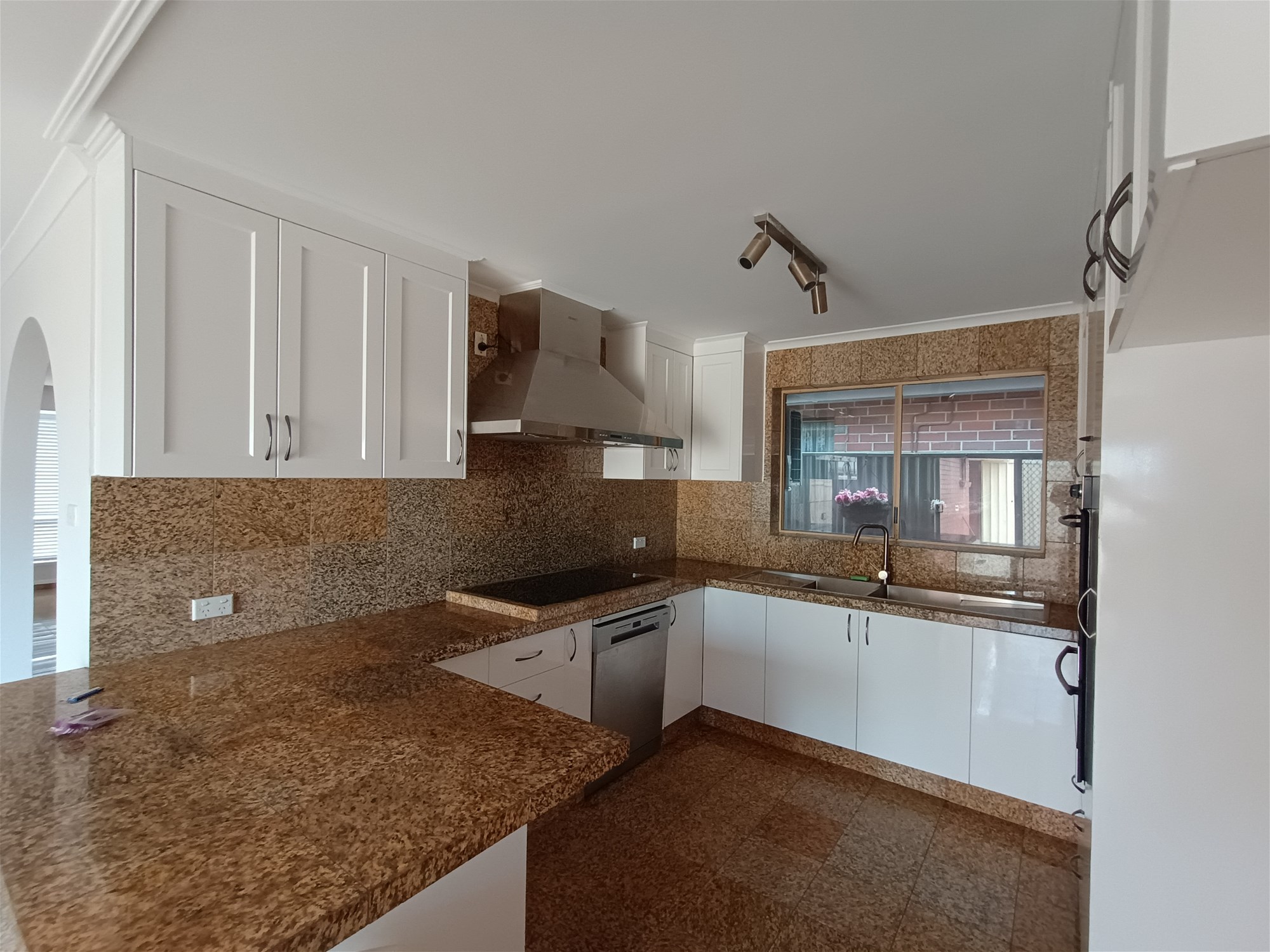 Luxury 4 bedroom 2 bathrooms 3