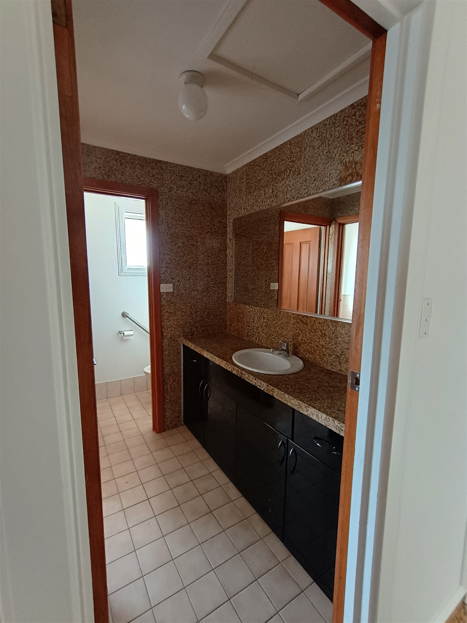 Luxury 4 bedroom 2 bathrooms 11