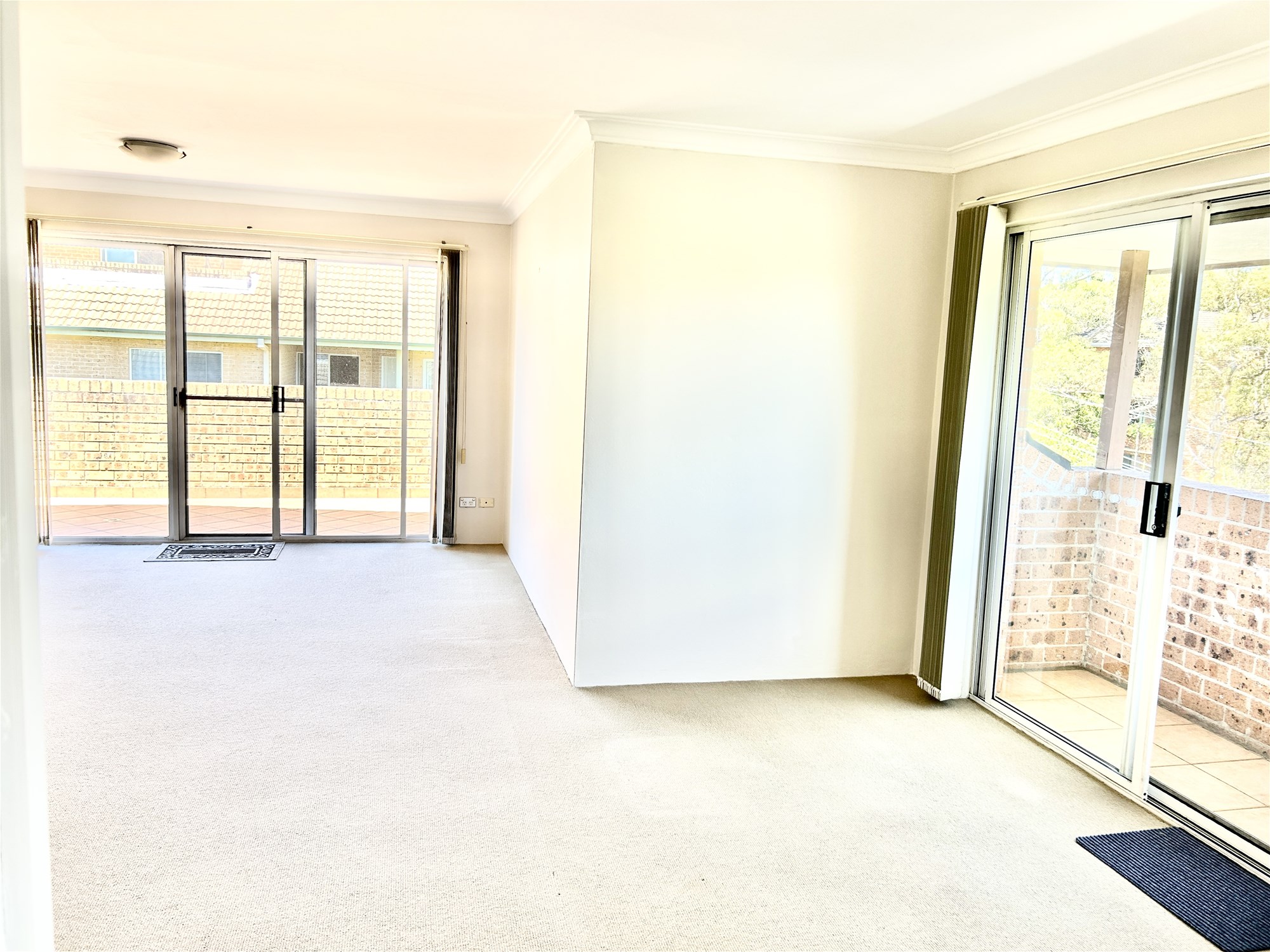 Immaculate Spacious Penthouse, Convenient & 5