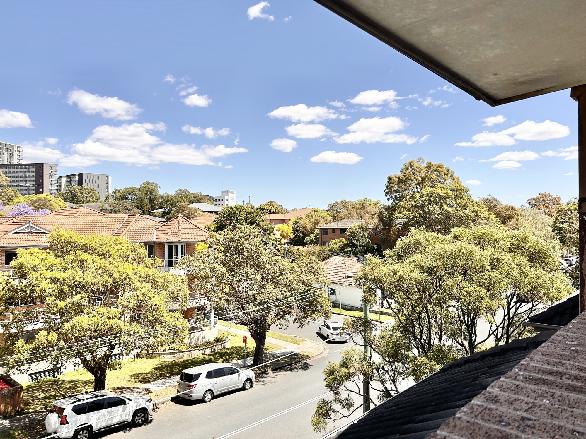 Immaculate Spacious Penthouse, Convenient & 15