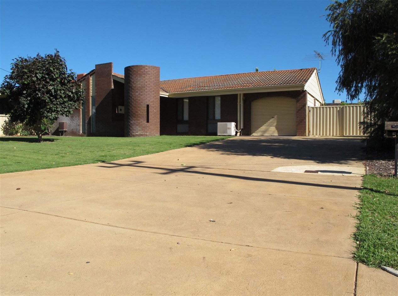 Spacious 4 Bed / 2 7