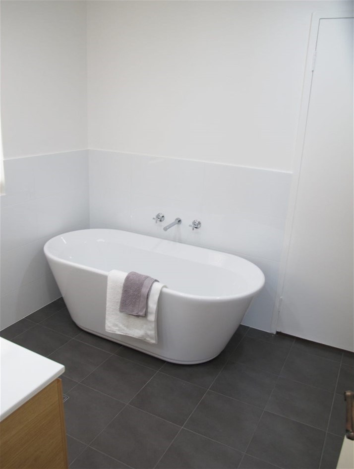 Spacious 4 Bed / 2 8