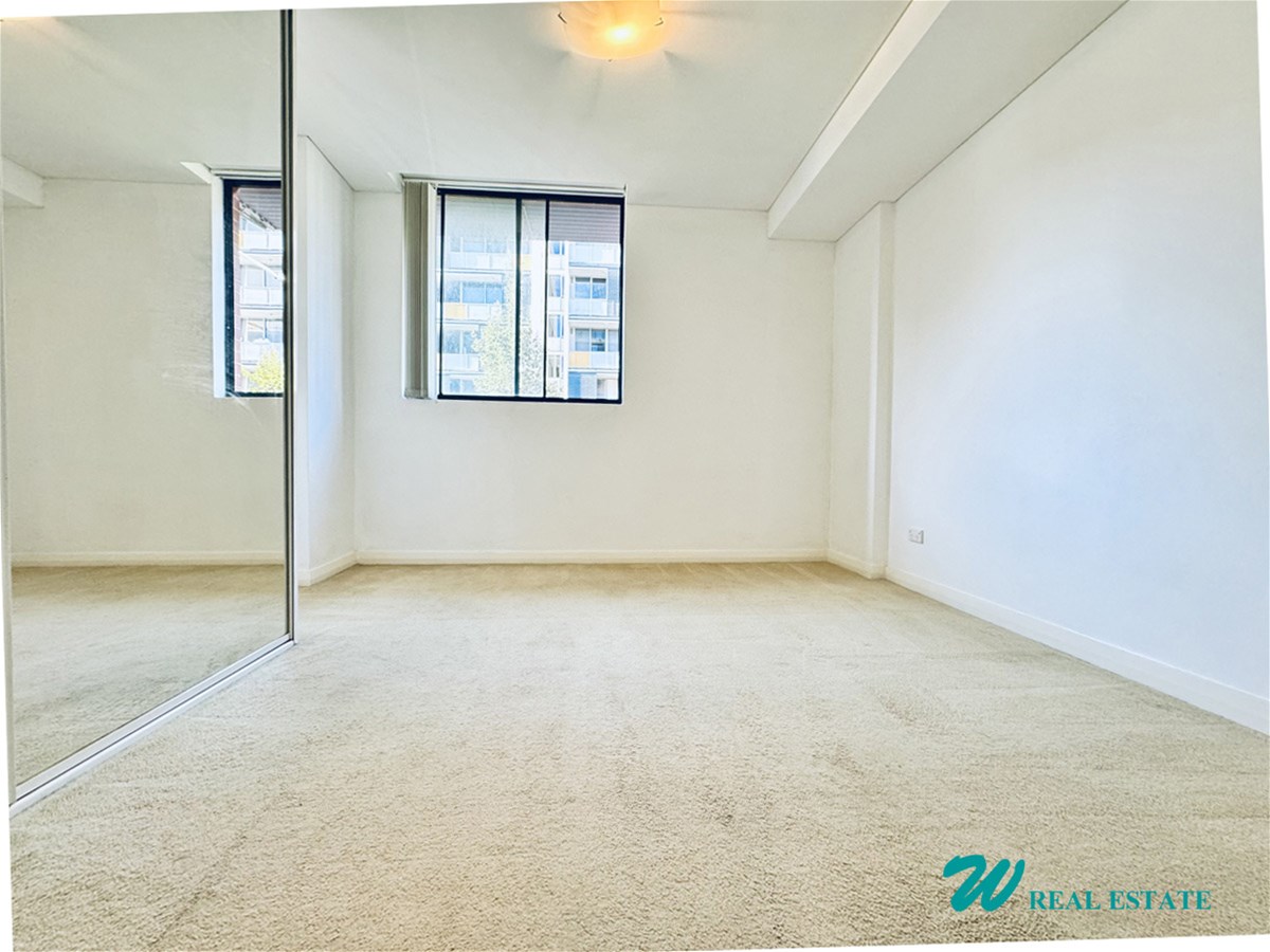 Spacious 1 Bedroom at the 4