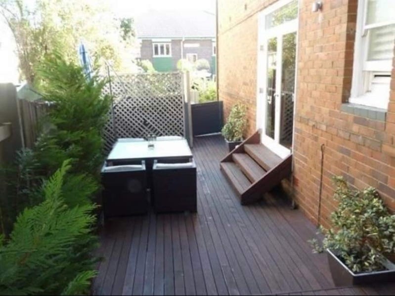 Large Outdoor Entertainer 2