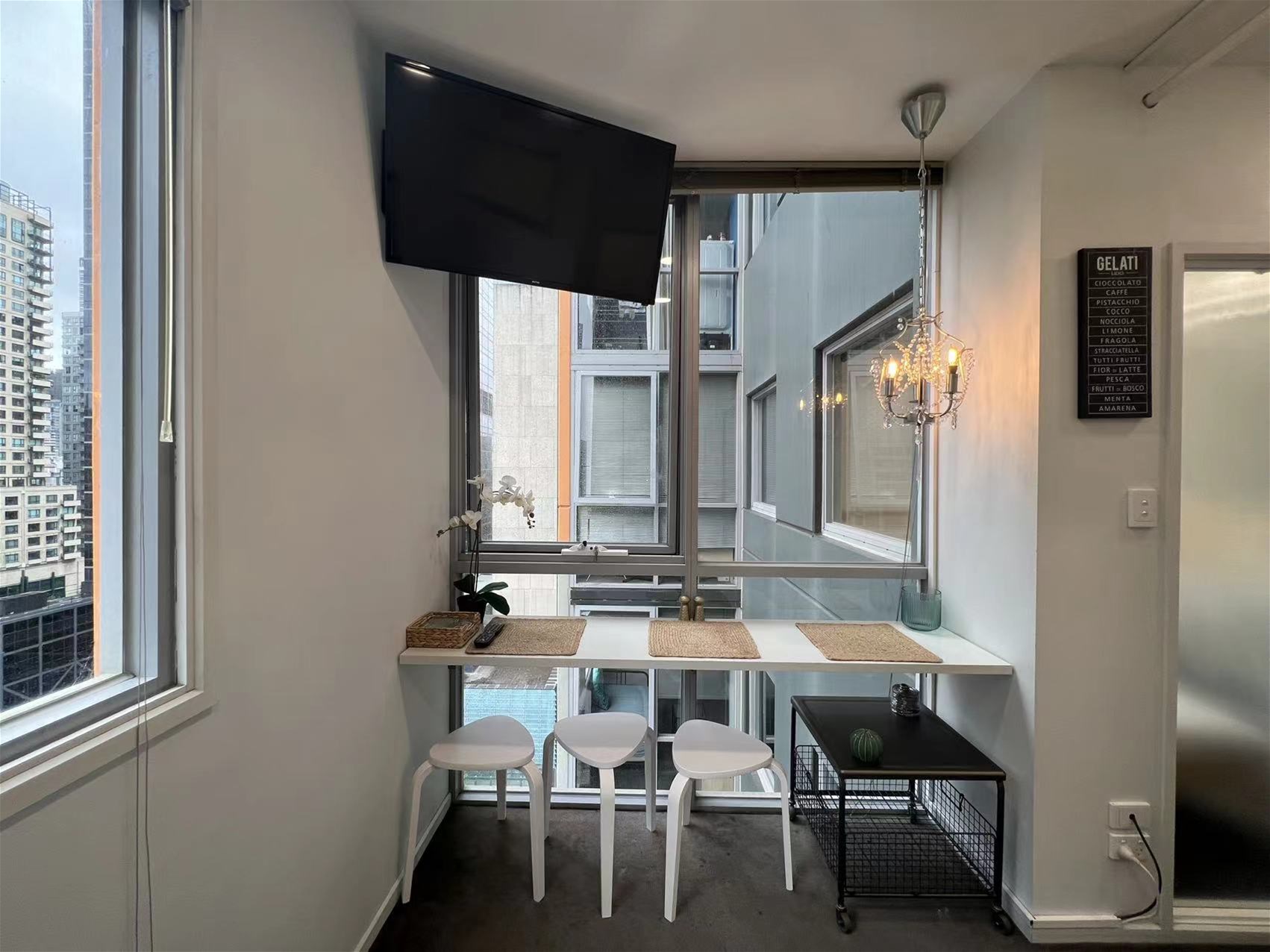 Fully Furnished 3 Bedroom Apartment 6