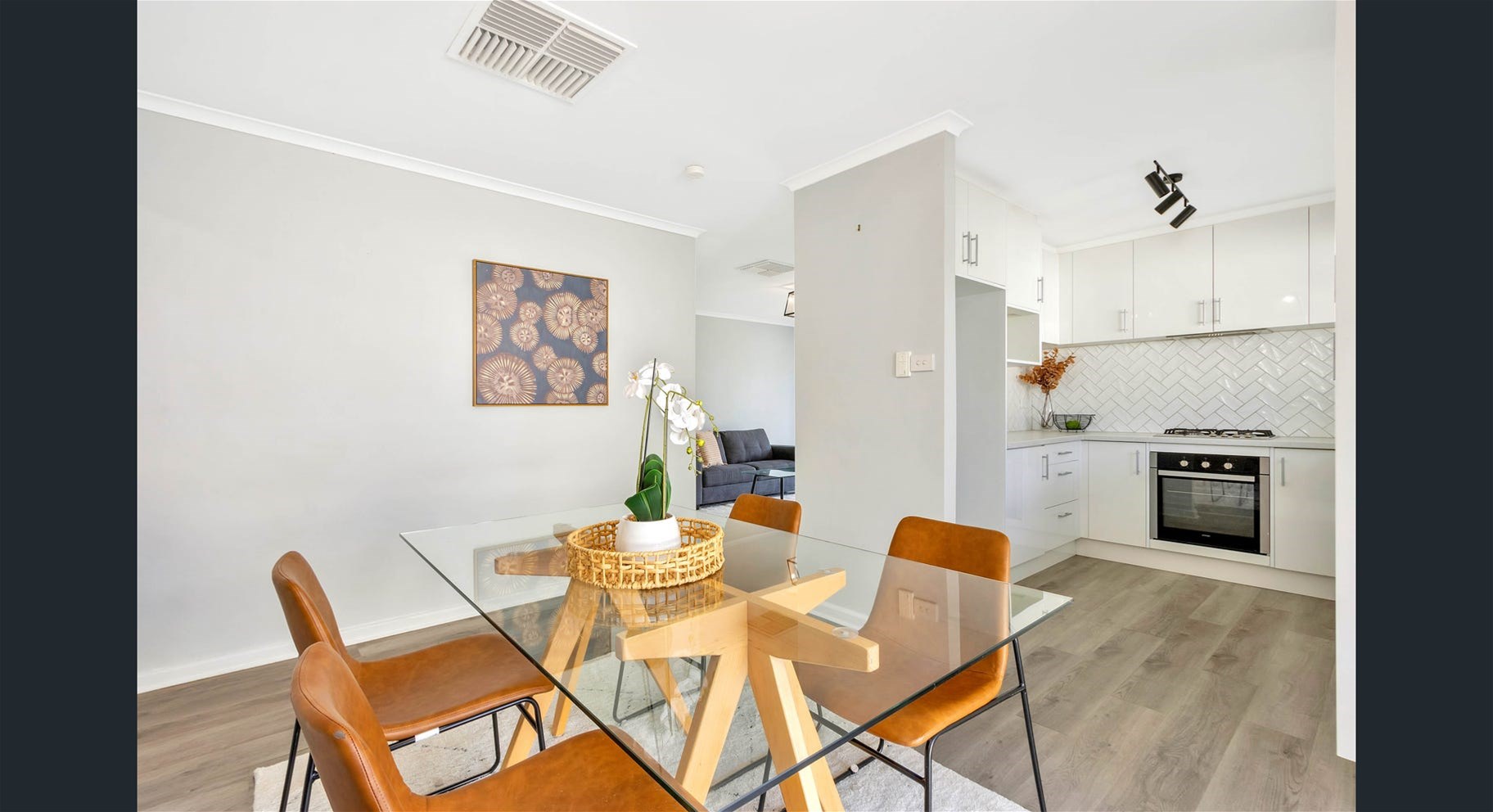 Beautifully presented 3 bedroom house located in Para Hills West