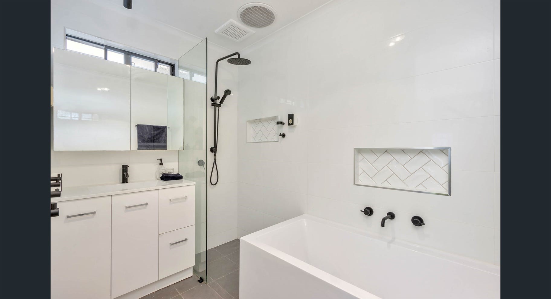 Beautifully presented 3 bedroom house 12