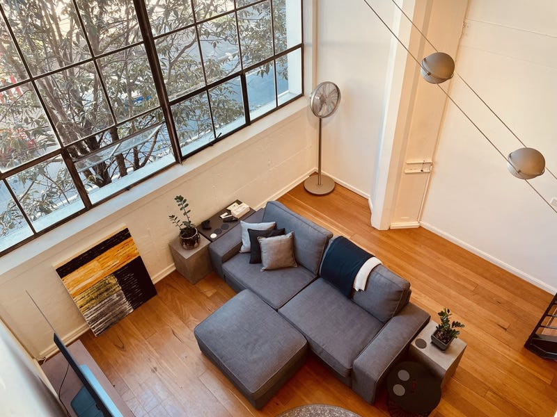 NEW YORK WAREHOUSE STYLE 2 BEDROOM APARTMENT WITH SOARING CEILING