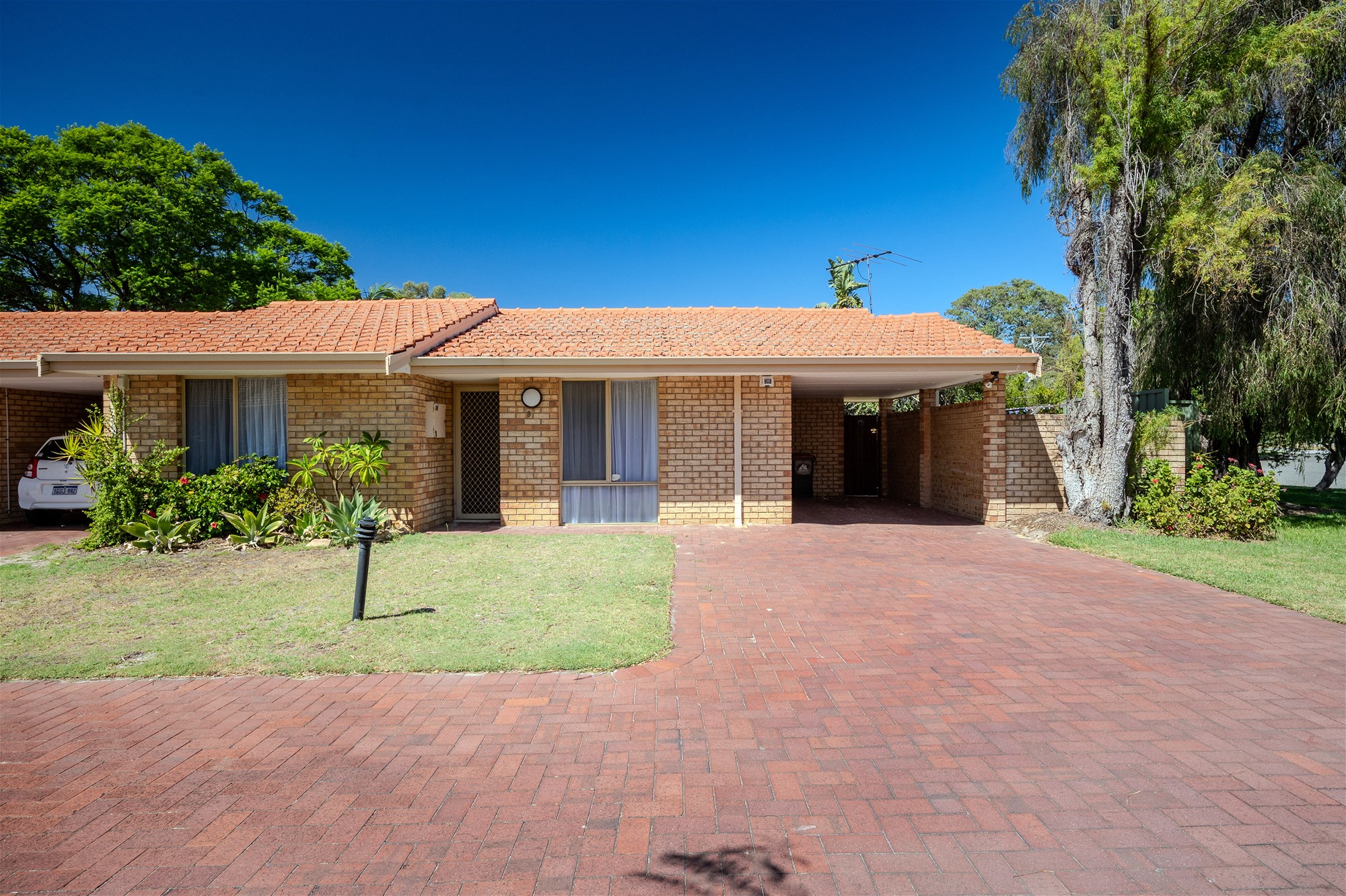 9/11 Geraldine Street, Bassendean Wa 6054